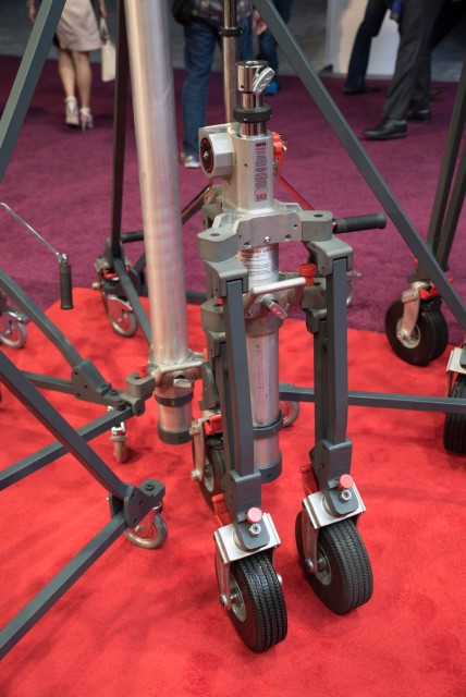 Matthews Vator Light Stand NAB 2015